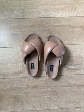 ROAM Women's Tan Knotted Slide Sandals